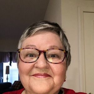 Meet your Posher, Carolyn